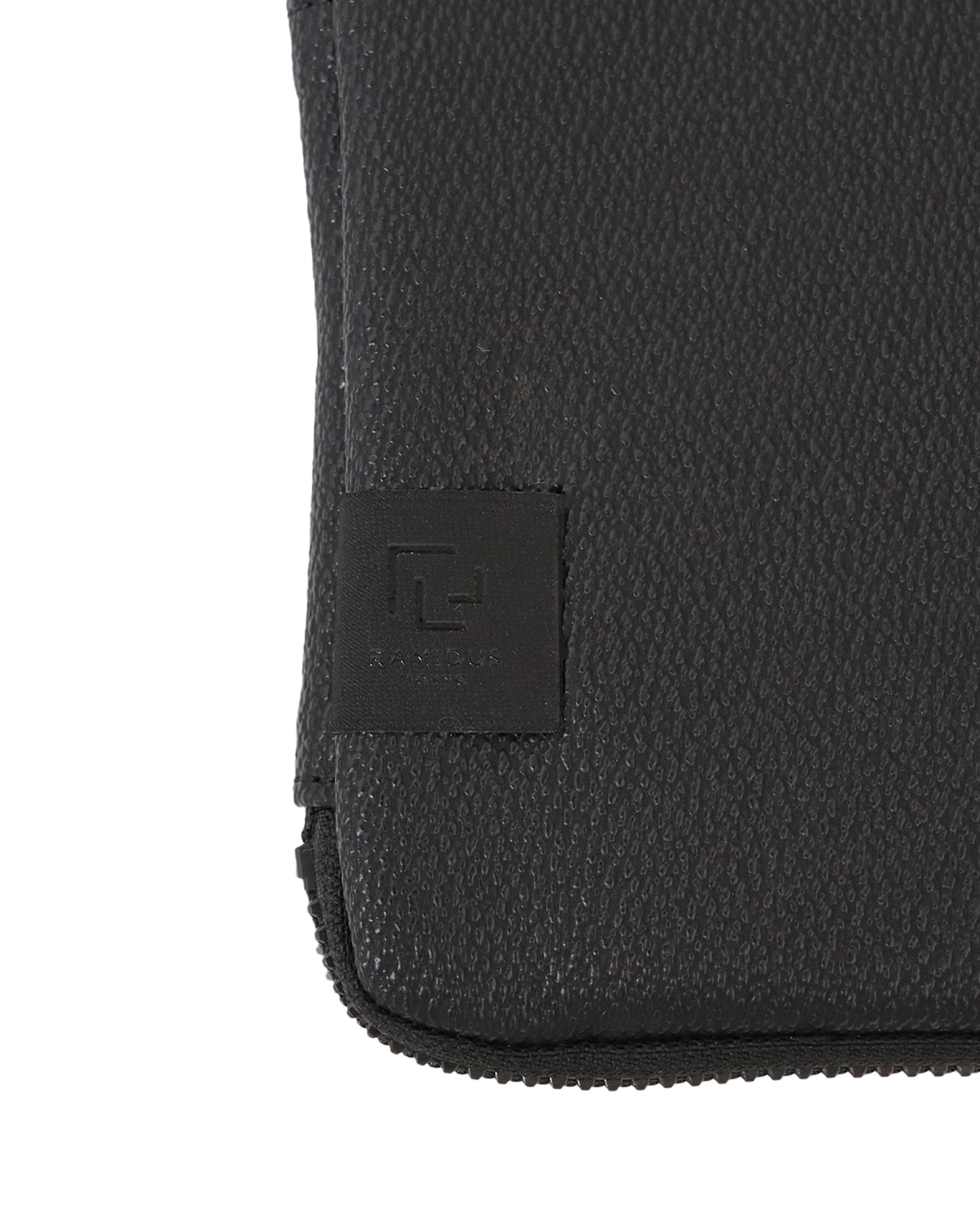 旅行かばん・小分けバッグ PASSPORT CASE fragment design x RAMIDUS RAMIDUS × fragment designからホリデースポットアイテムとして